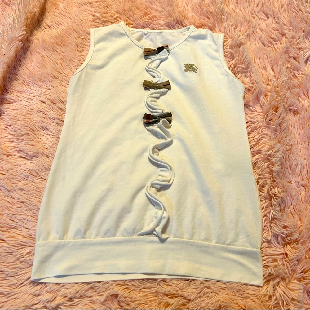 Burberry cotton white top. Size 8-10 years old.